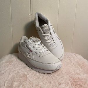 Classic Style White Reebok Tennis Shoes